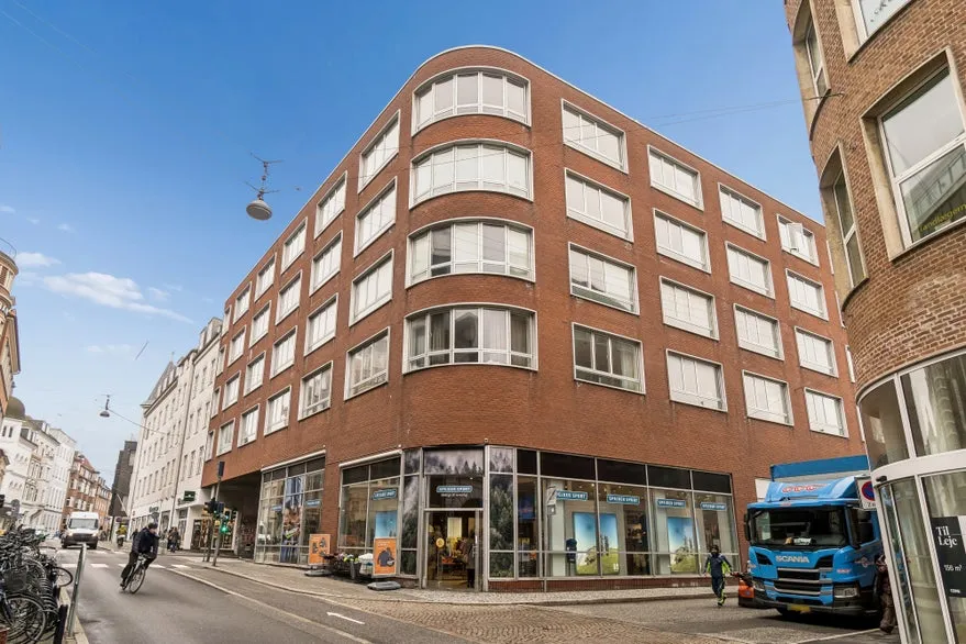 Välivaade - Office Space with Bowed Facade near Strøget, Aarhus