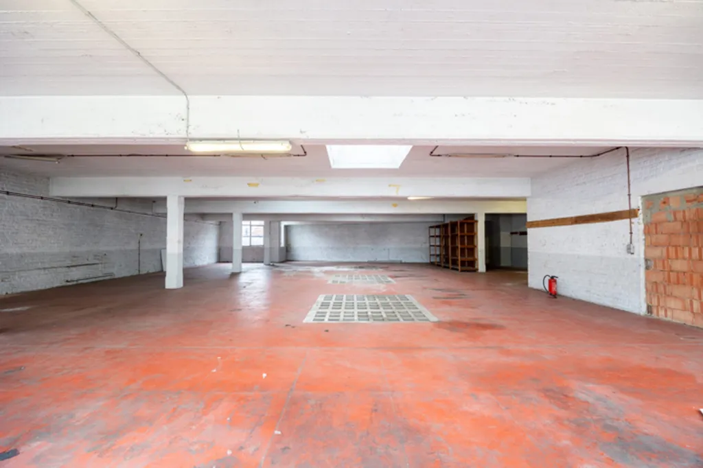 Garage - Building with 6 Apartments in Anderlecht