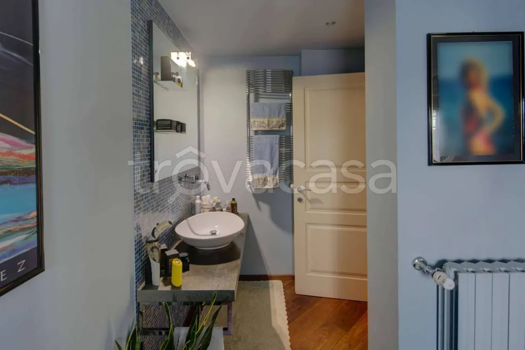 Salles de bain - Ground Floor Apartment with Garden in Moncalieri