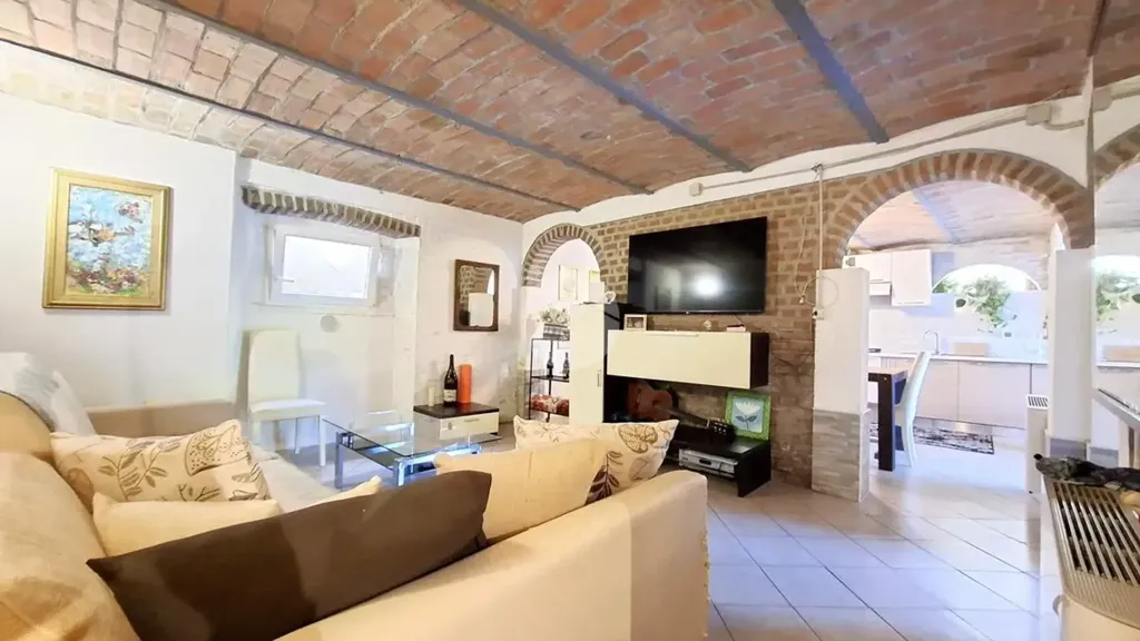 Elutuba - Villa with Garden in Casteggio