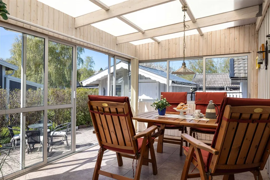 Terrasse - Villa with Garden and Solarium in Vilshärad