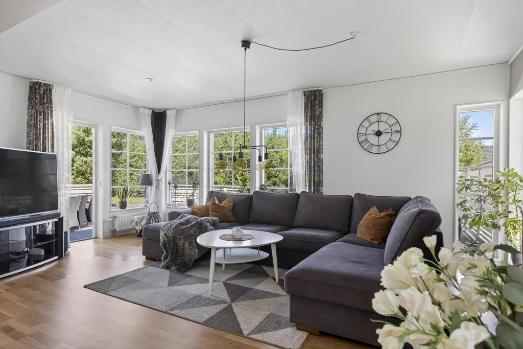 Elutuba - 5-Bedroom Villa with Double Garage in Saxnäs