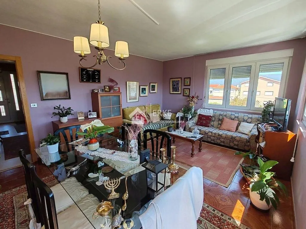 Comedor - Apartment with Sea and Mountain Views in Carnota