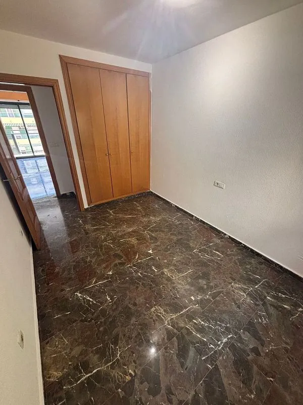 Pièces - Apartment with Balcony and Lift in Safranar