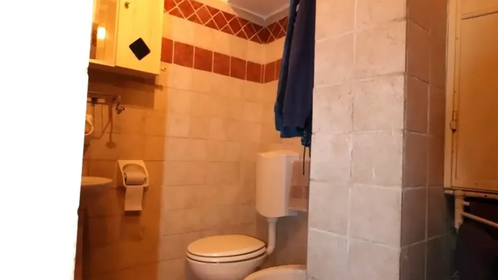 Bathrooms - Terraced Villa with Garden in Montevarchi