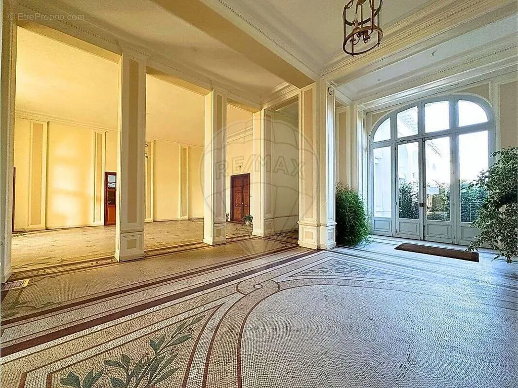Ingresso - Luxury Apartment with Park Access in Chantilly