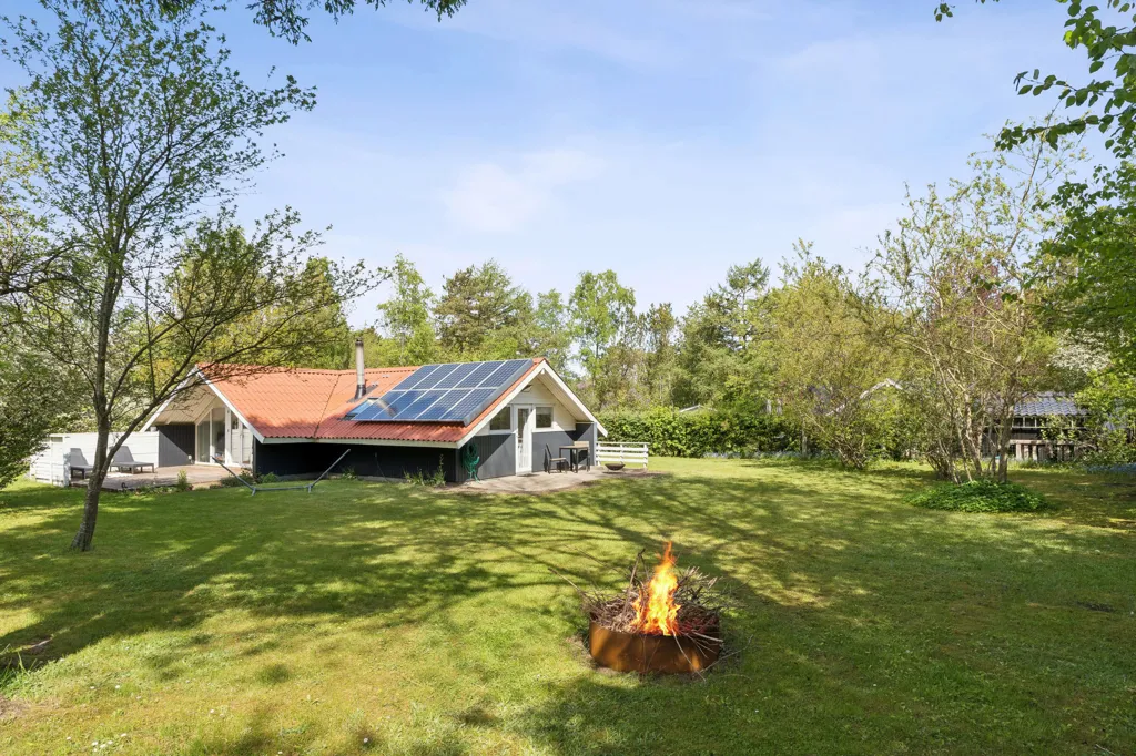 Aed - Cottage with River View in Truust, Fårvang