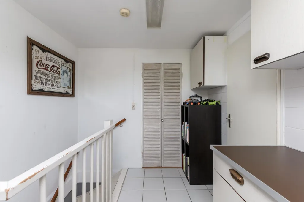 Köök - Spacious 5-Bedroom House with Deep Garden in Almere