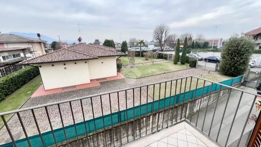 Balcon - Trilocale with Terrace in Adro