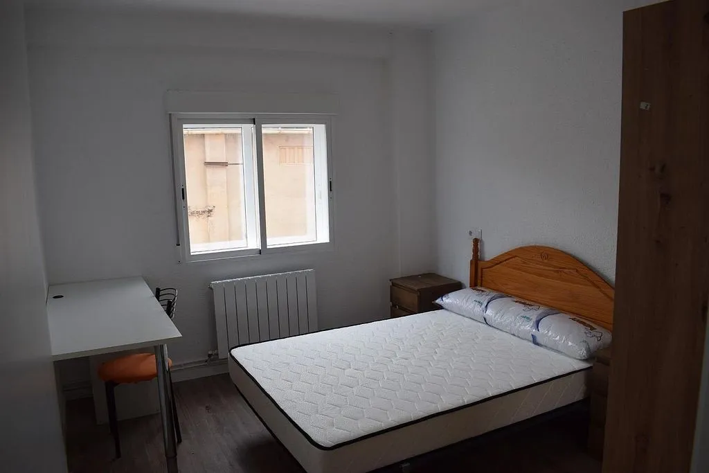 Chambres - Reformed Flat with East View in Oliver