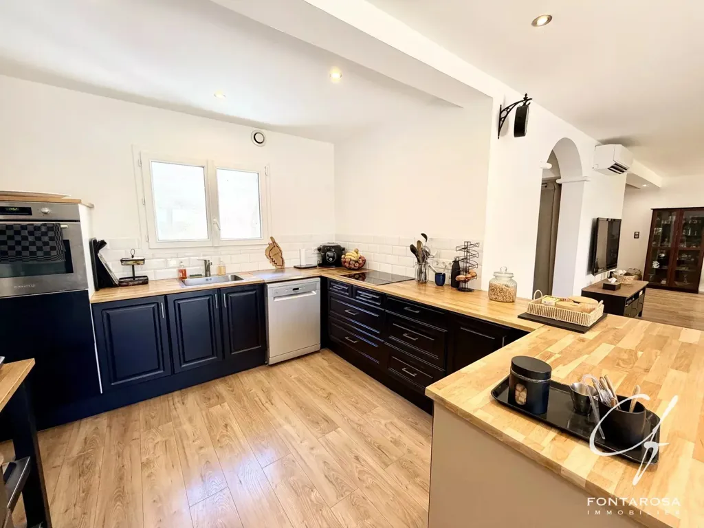 Cuisine - Villa Luxueuse avec Piscine à Puget-sur-Argens