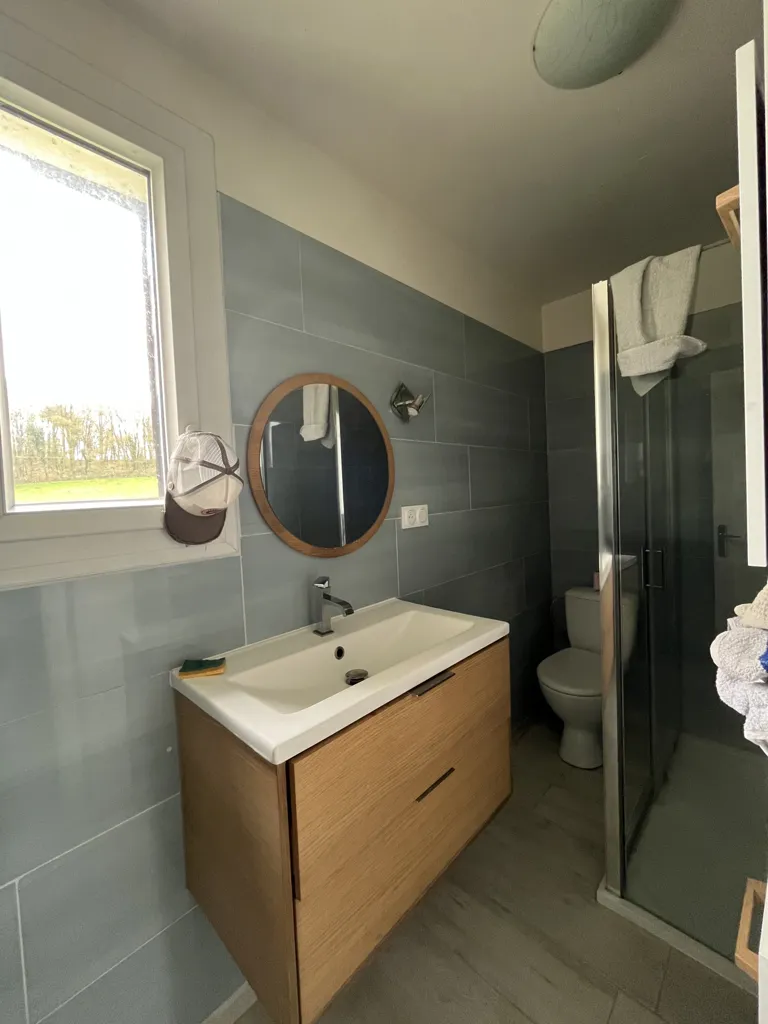 Salles de bain - Maison avec Jardin et Garage à Melrand
