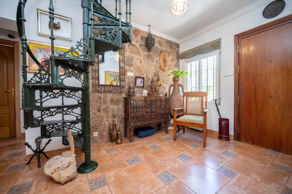 Toad - Detached House with Development Potential in Arturo Soria