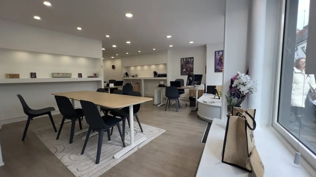 Salle à manger - Local Commercial avec Emplacement Prime à Arpajon