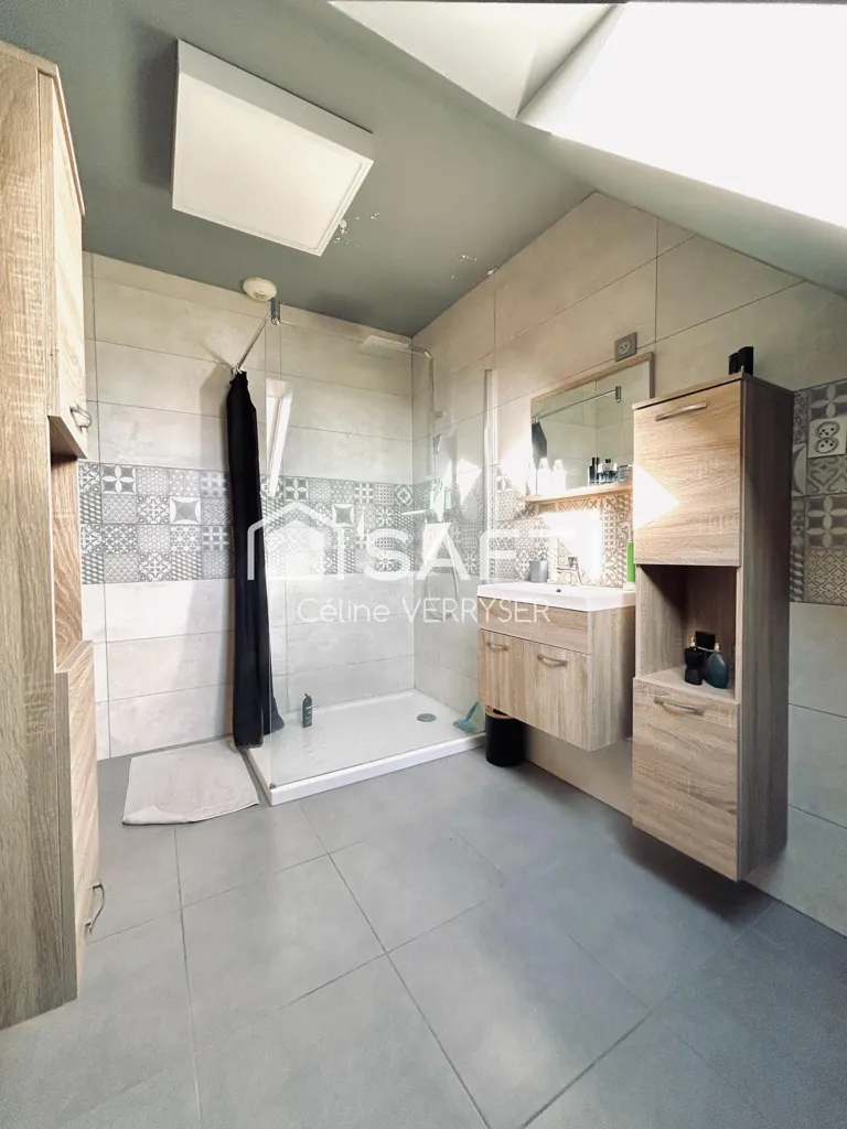 Vannitoad - Semi-detached House with Pool in Oudezeele