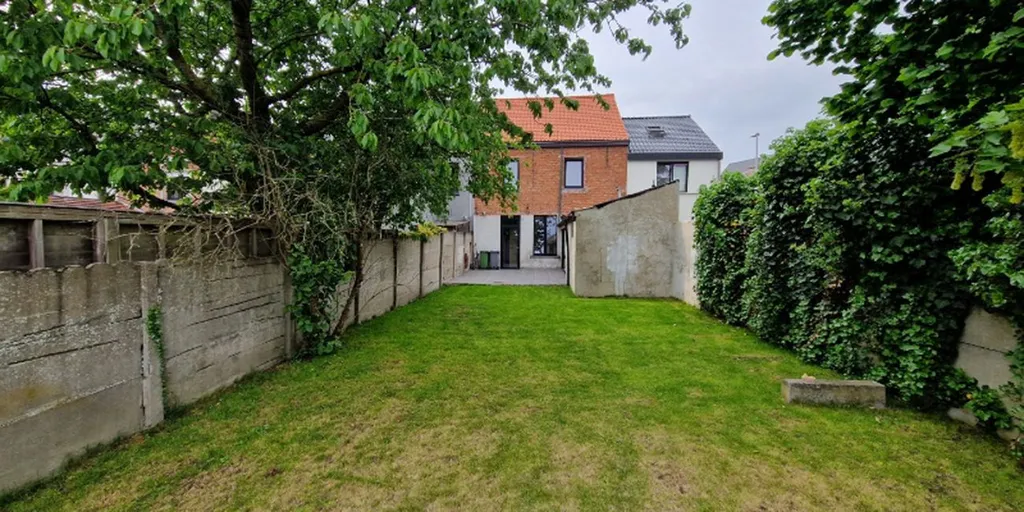 Aed - Renovatable House with Garden in Waasmunster