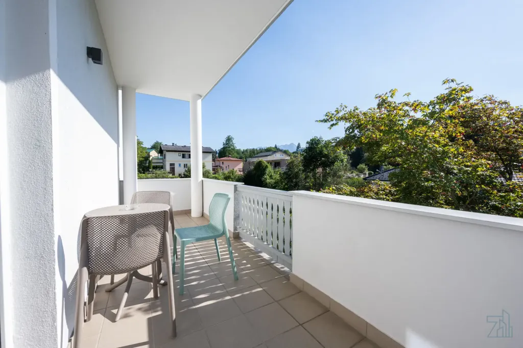 Balcon - 2-Bedroom Apartment with Pool in Central Location