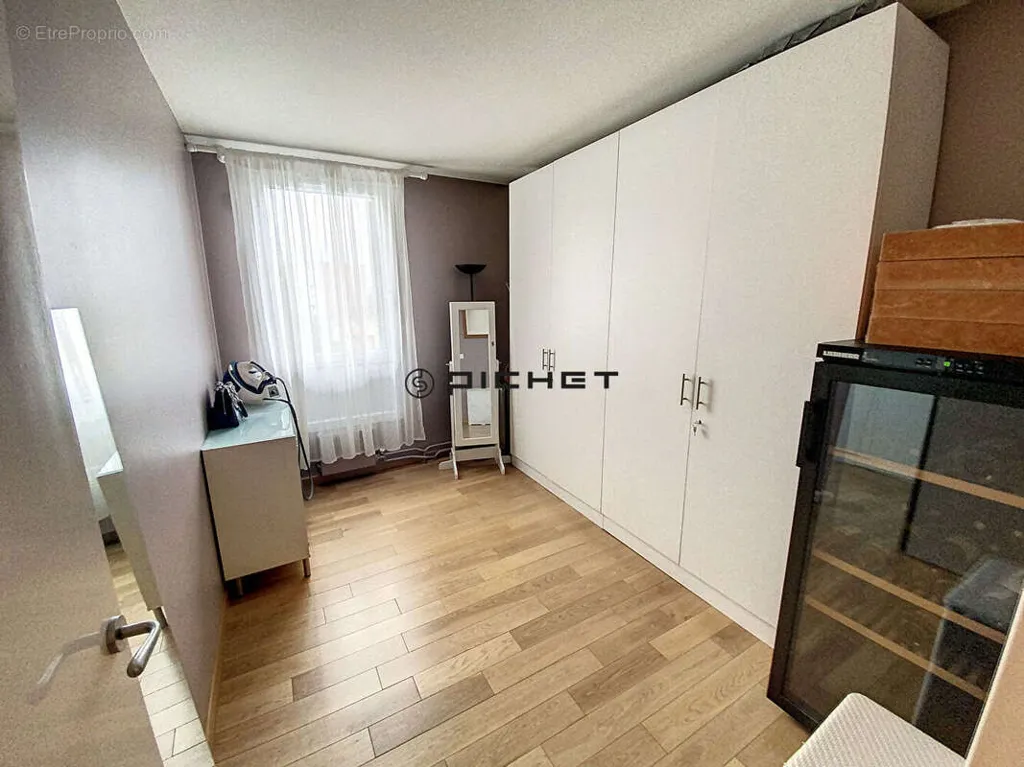 Chambres - Appartement 4 Pièces avec Parking à Saint-Denis