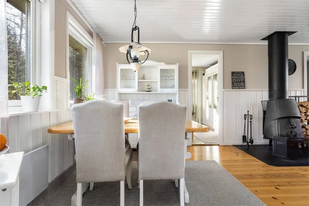 Söögituba - Cottage with Pool Access in Sör-Älgen