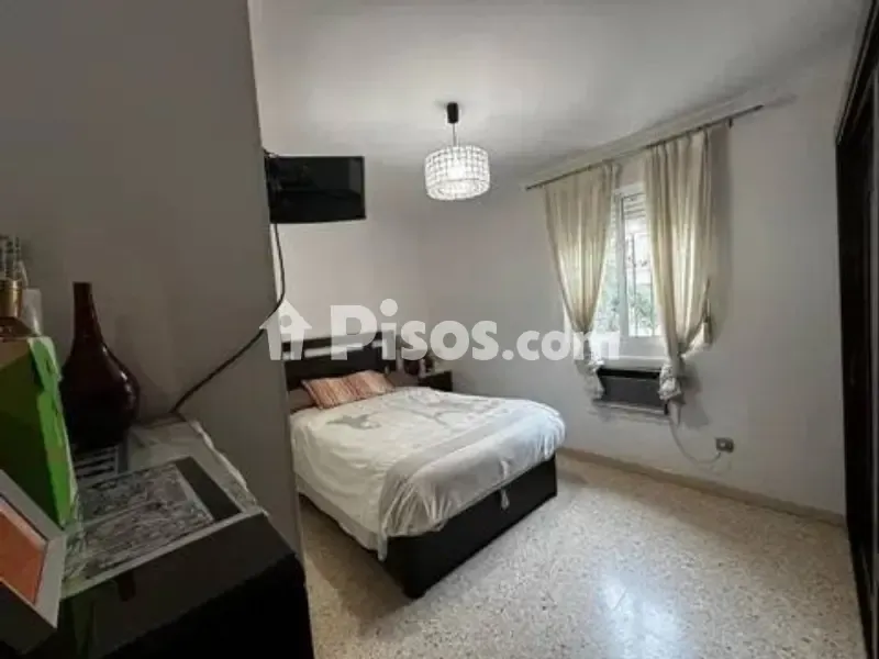 Magamistoad - First Floor Flat with Garden in Pino Montano