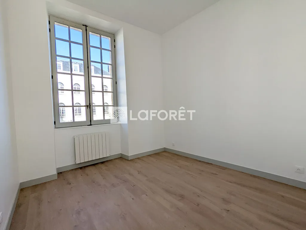 Pièces - Appartement Lumineux avec Parking à Étampes