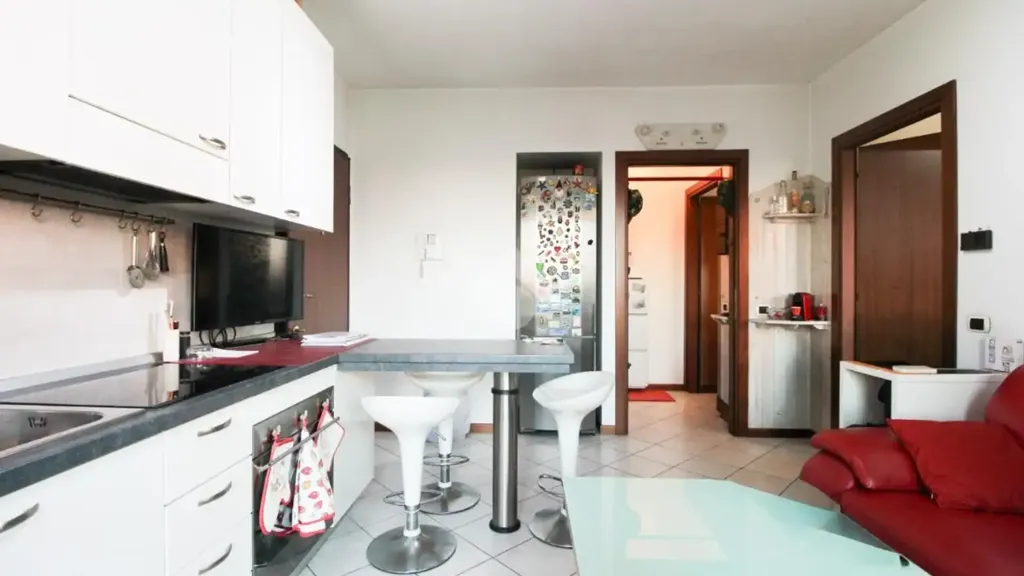 Köök - Bright 2-Bedroom Apartment with Balcony in Milan