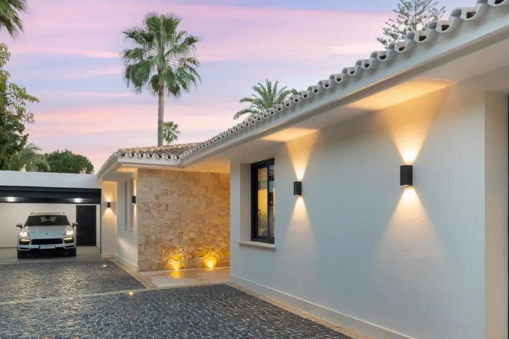 Välivaade - Contemporary Villa with Pool in Nueva Andalucia