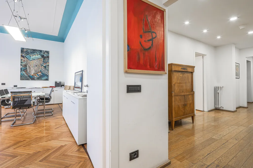 Kabinet - Office with Conversion Potential in Milan