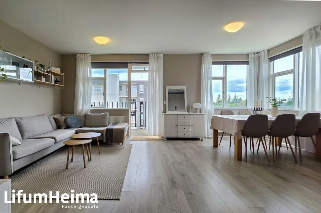 Soggiorno - Apartment with Elevator and Sea View in Borgarnes