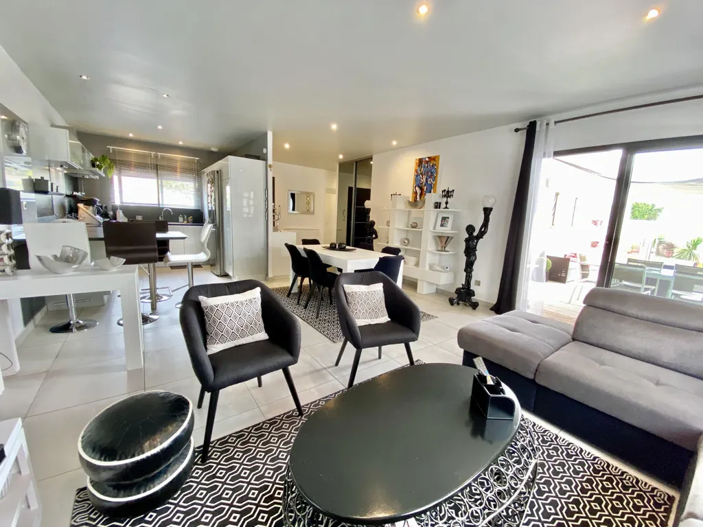 Elutuba - Contemporary House with Pool in Sauvian