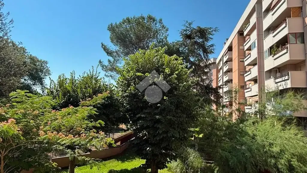 Jardin - Armed Trilocale with Balcony in Rome