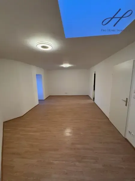 Toad - Charming 1-Bedroom Apartment with Garage in Laxenburg