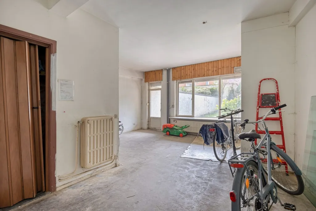Garage - Ground Floor Apartment with Park Views in Antwerp