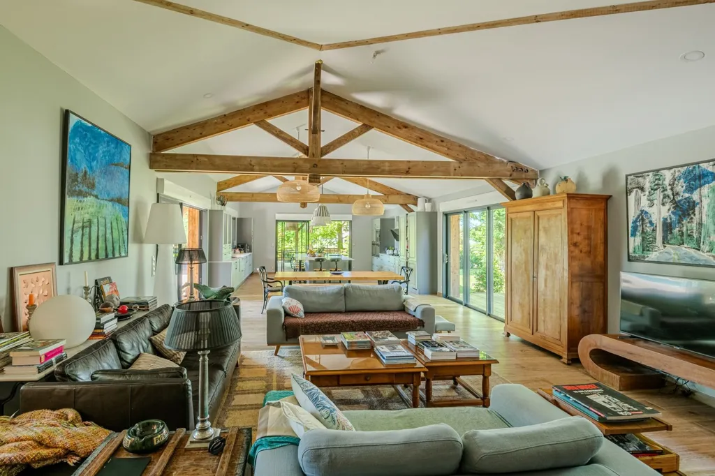 Elutuba - Extensive Estate with Pools near Contis