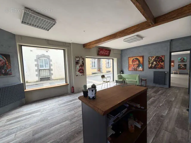 Soggiorno - Mixed-Use Property with Garden in Rohan