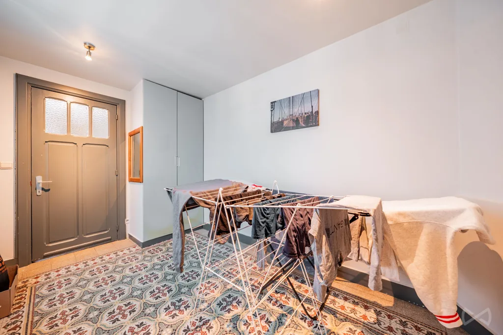 Buanderie - Appartement de 2 Chambres au Rez-de-Chaussée avec Cour à Evere