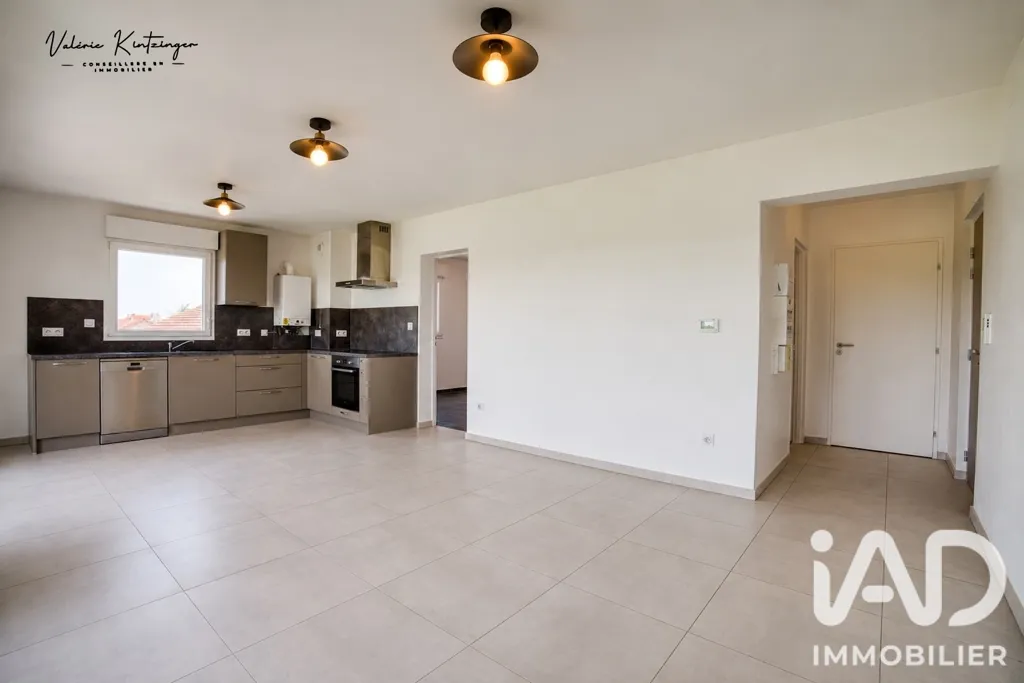 Cuisine - Appartement avec Balcon et Garage à Manom