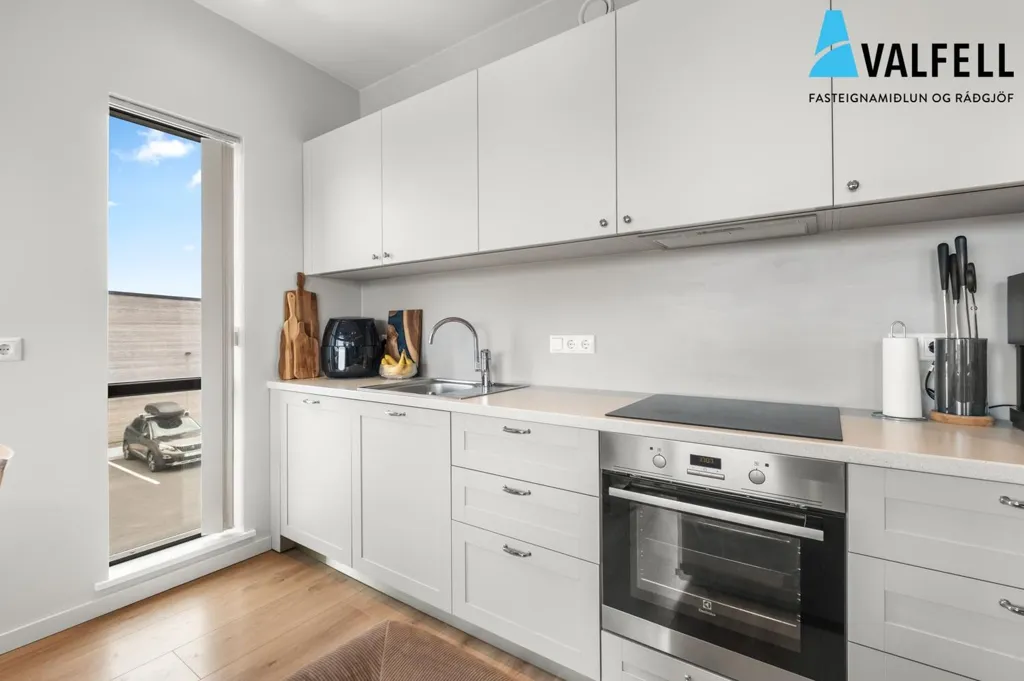 Köök - 3-Bedroom Apartment with South Balcony in Asparskógar