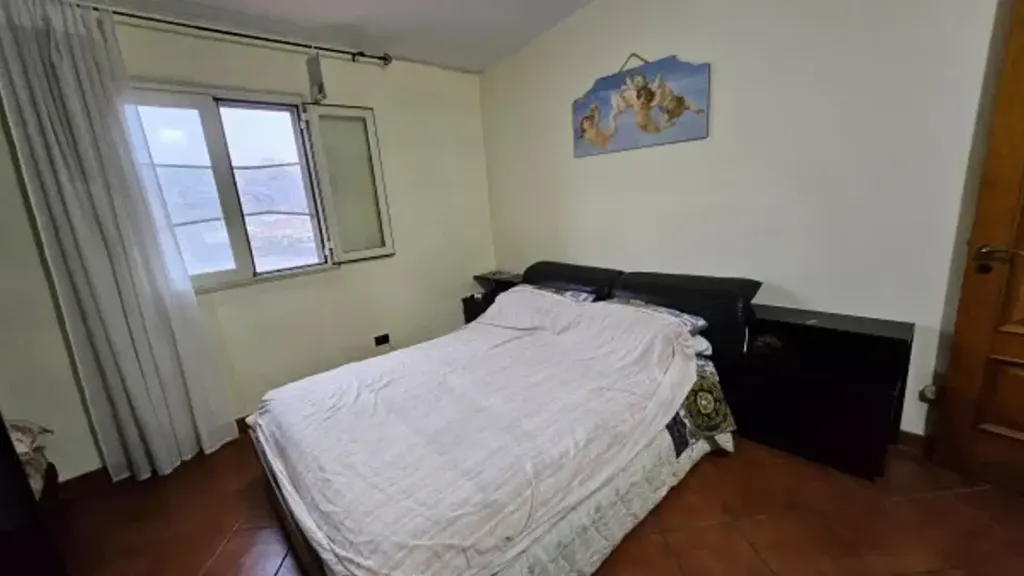 Chambres - Bright Two-Bedroom Apartment with Balcony in Messina