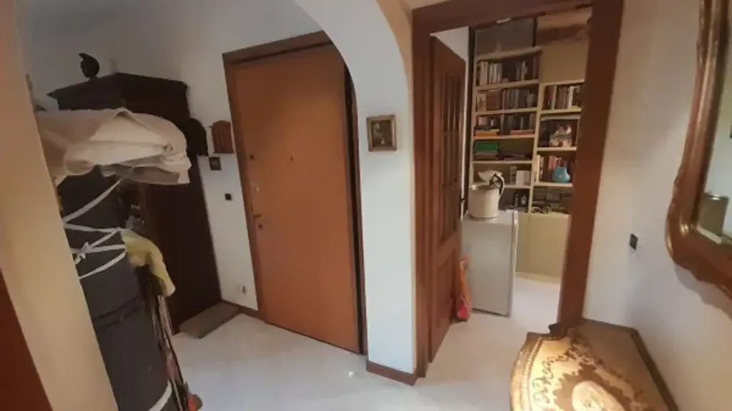 Entrée - Trilocale with Balcony in Piacenza
