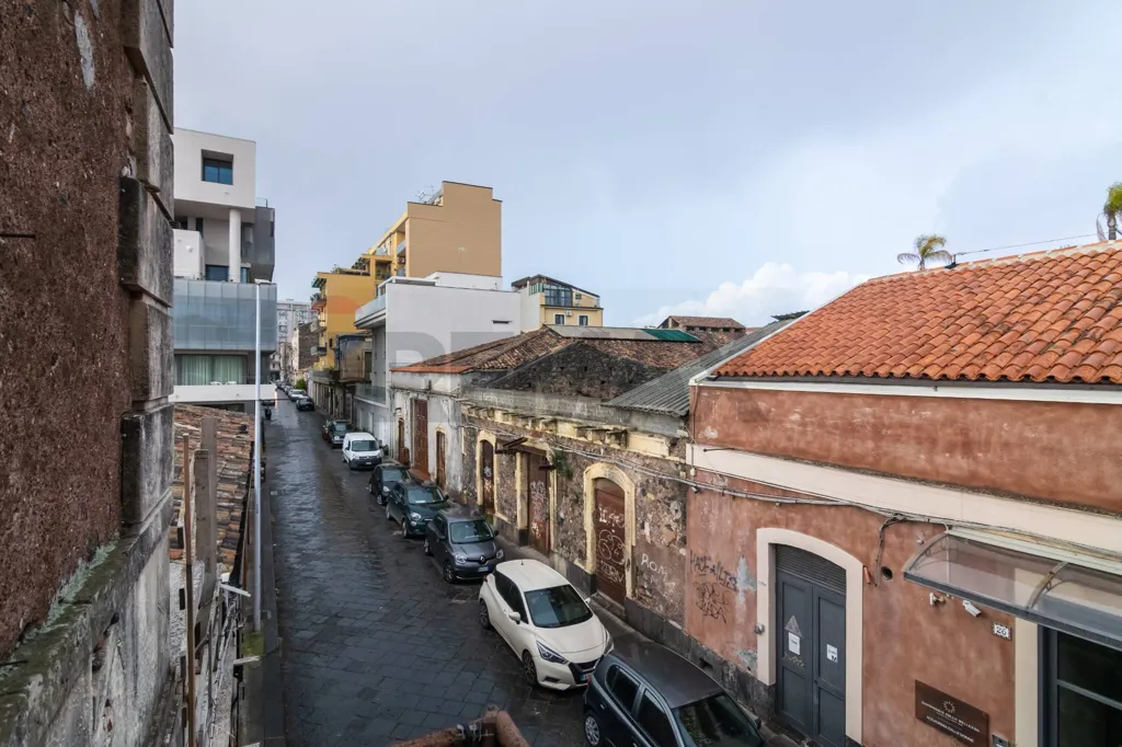 Aed - Modernised Apartment with Terrace in Catania