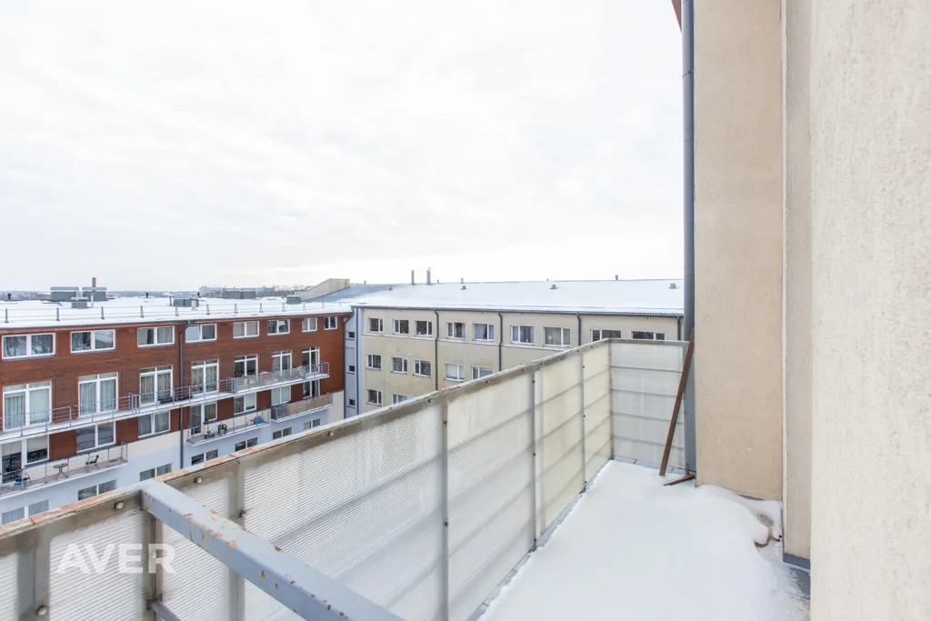 Balcon - Renovated Apartment with Panoramic View in Torņakalns