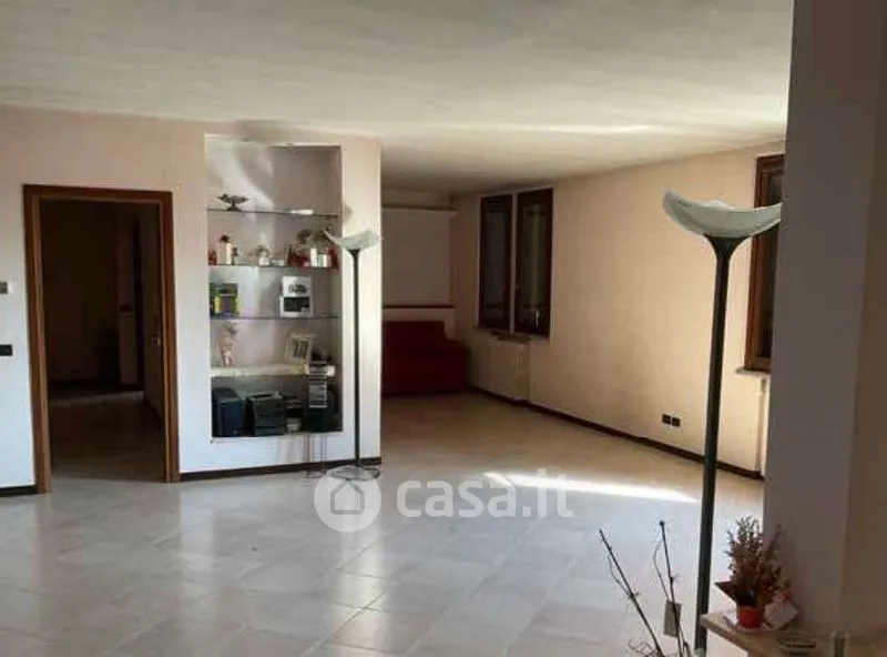 Elutuba - Three-Bedroom Flat with Terrace in Curtatone