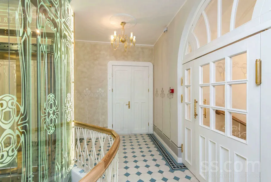 Esik - Art Nouveau Flat with Balcony in Riga Centre