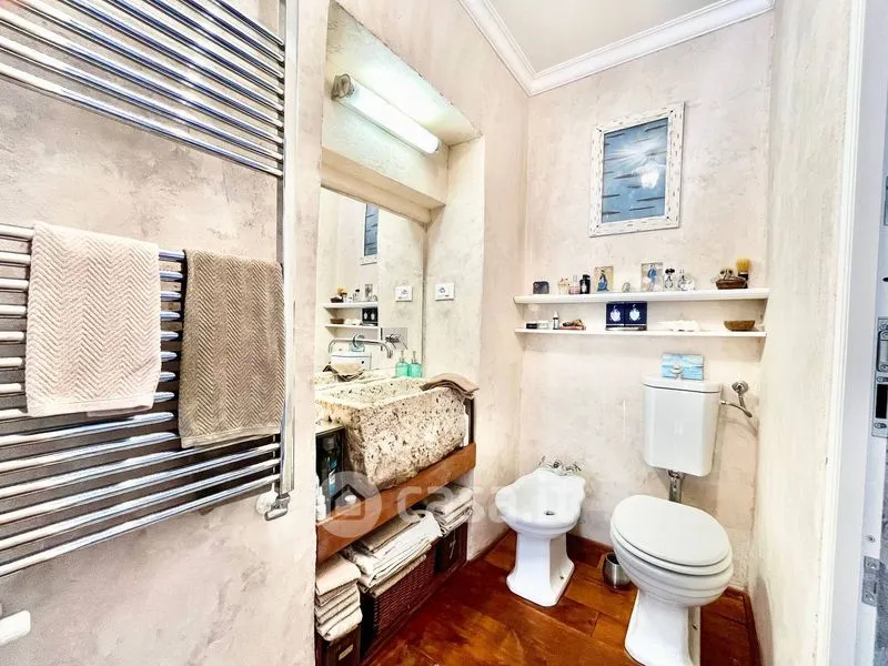 Bagni - Rustic Triplex in Historic Building, Trieste