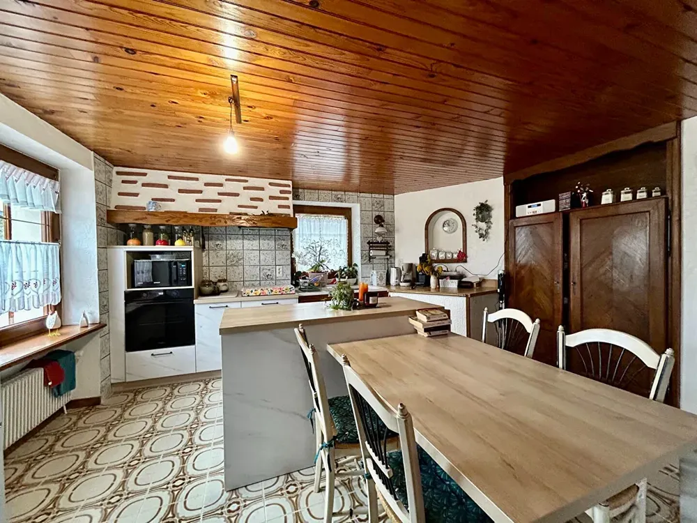 Köök - Charming Village House with Orchard in Jésonville