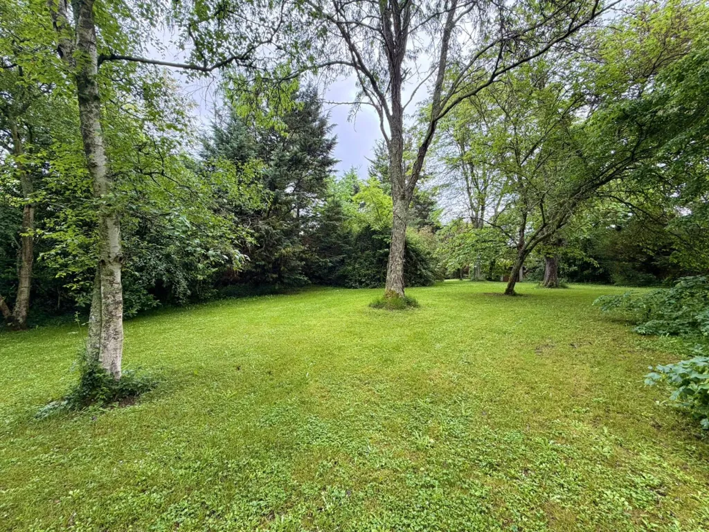 Jardin - Villa Traditionnelle sur Terrain Arboré à Eauze