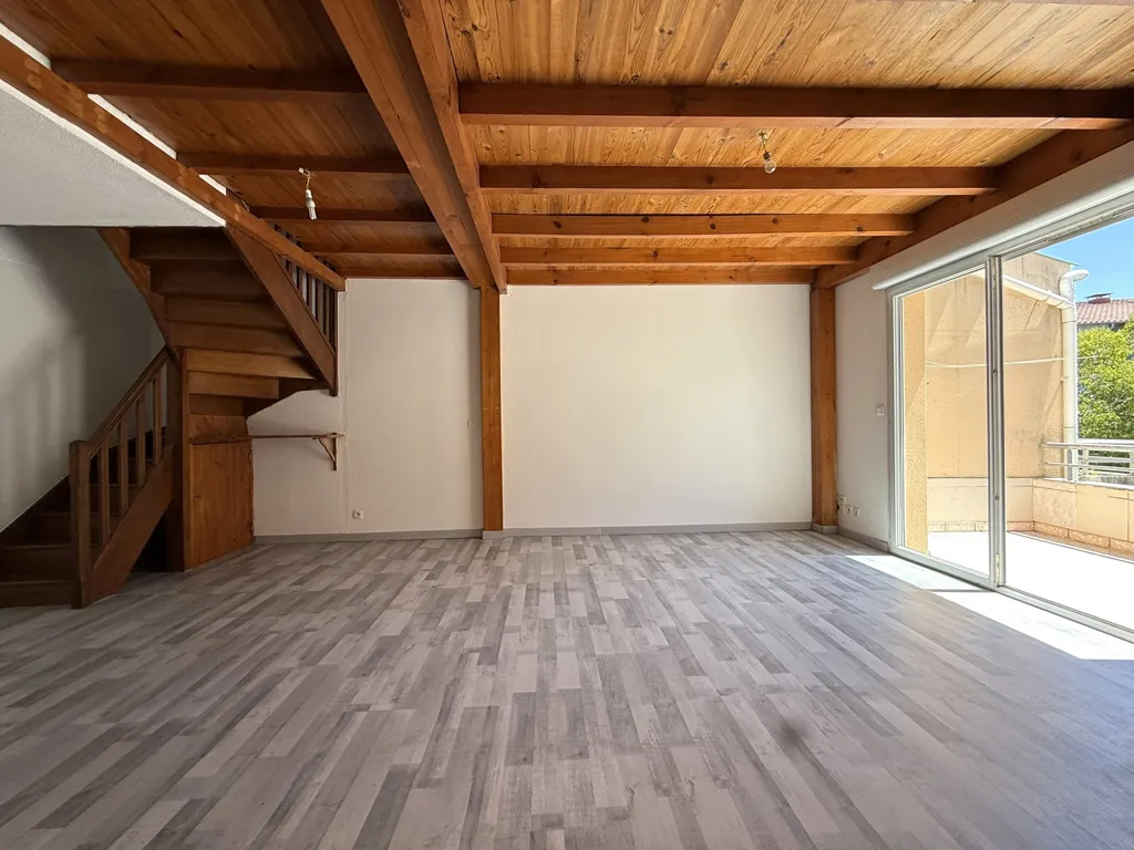 Séjour - Appartement Duplex avec Terrasse au Centre de Castanet