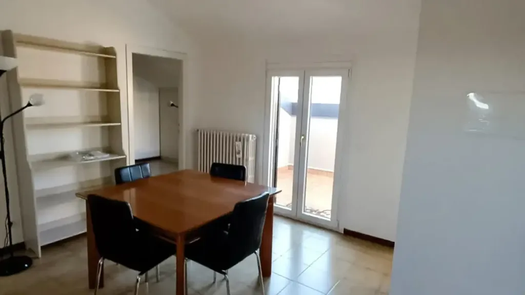 Salle à manger - Mansarded Flat with Private Balcony in Brescia