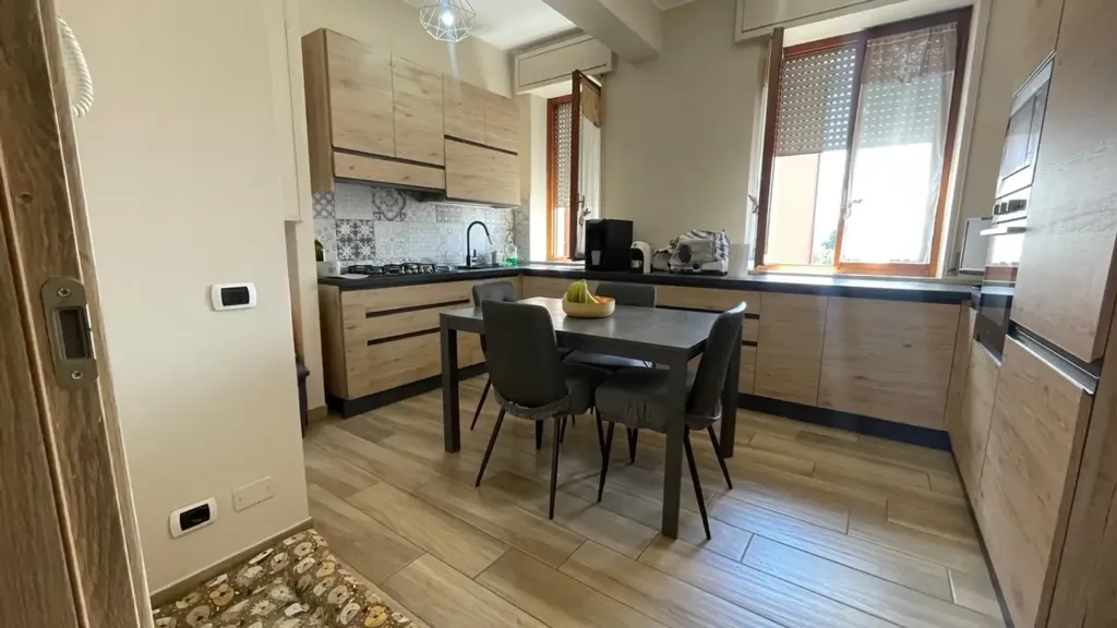Salle à manger - Modernised Apartment with Balcony in Piacenza